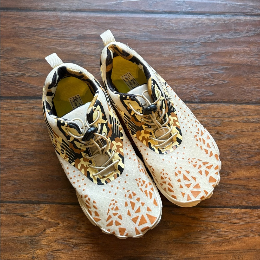 Athletic Water Shoes with Orange and Black Pattern